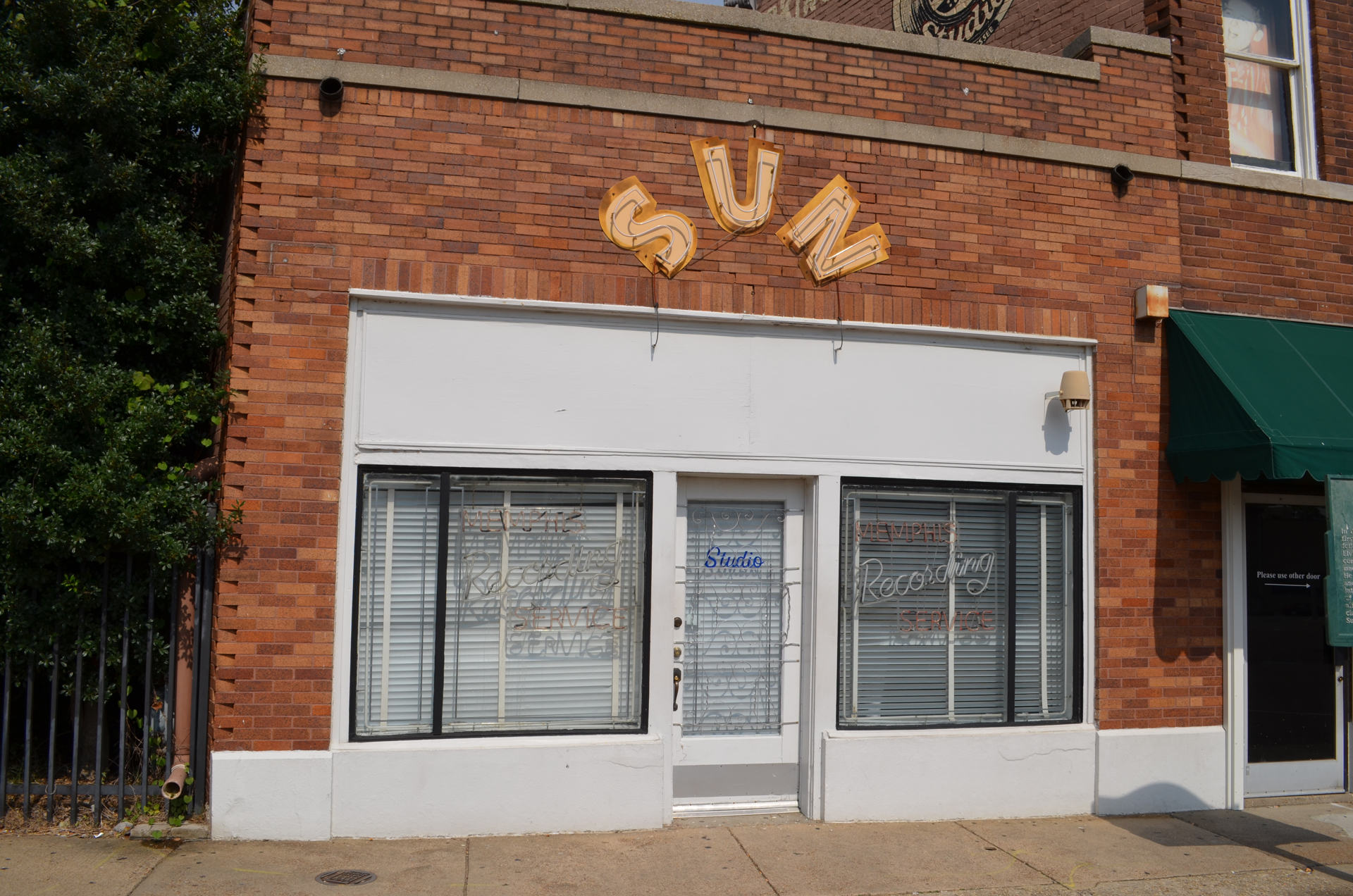 Sun Studio 1-LaSalle Geographic