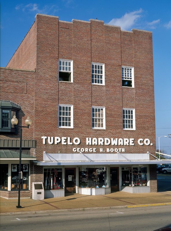 Tupelo, Miss: Tupelo Hardware Store, Elvis guitar